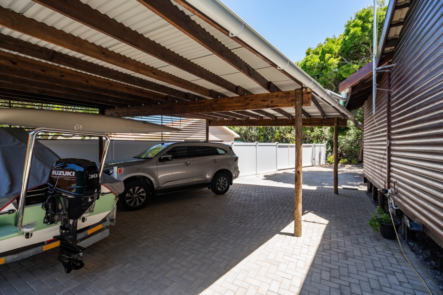 5 Bedroom Property for Sale in Seafield Eastern Cape